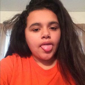 Meet your Posher, Larissa